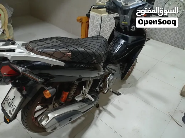 moteur en excellent état marque Rymco avec 13 000 km  Très bon état et bie