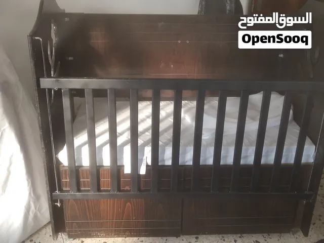 سرير اطفال .(مهد).