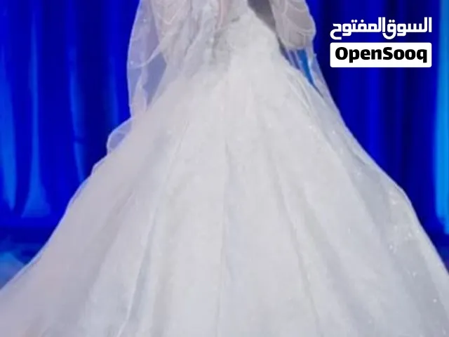 فساتين ملكية مع الجبونات