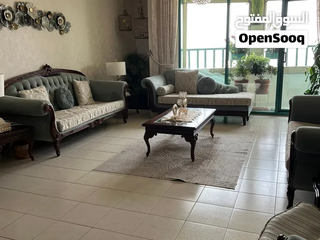 طقم كنب خشب زان خمس قطع (كنبه كبيرة،كنبة وسط،شازلونج،اثنان كنب صغيرة)مع طاولة وسط وطاولتان جانبيتان