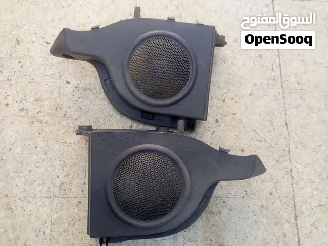 قواعد سماعات لسياره اتوزا