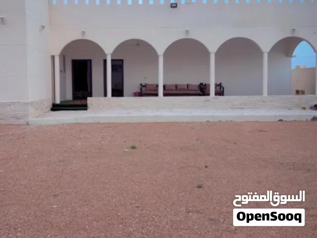 يوجد لدينا استراحة في لاية صور منطقة خور جراما