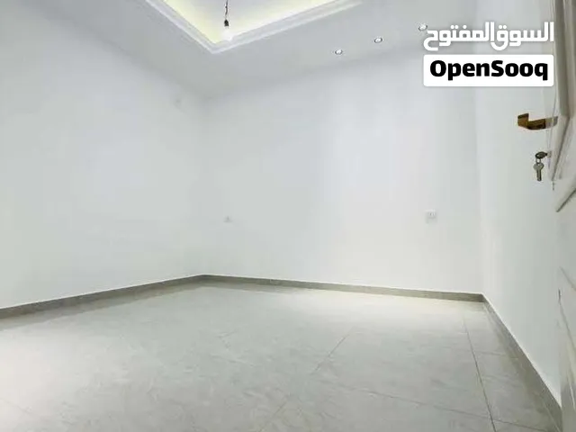 شقة تجاريه ف دور تالث تصلح اي نشاط تجاري ف سنتر شارع النصر