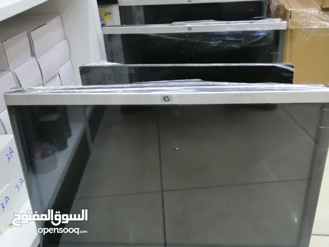 شاشات كمبيوتر باحجام مختلفة