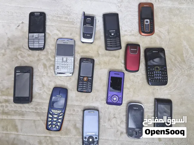 15 units classic mobile phones for personal collection or parts use only
