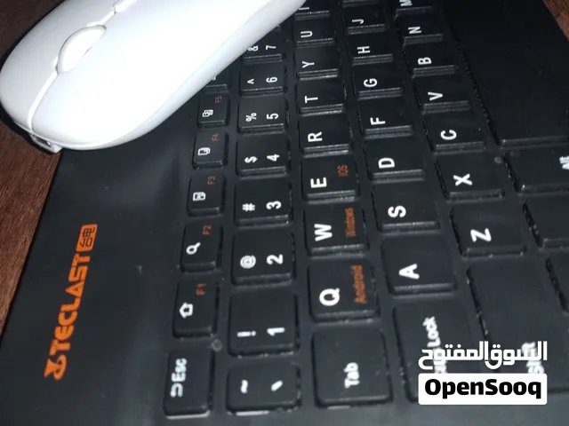 لديه كيبورد وماوس يفيد طلاب الجامعه والبحوث ولذين يريدون كيبورد يربط بلوتوث للهاتف ولايباد