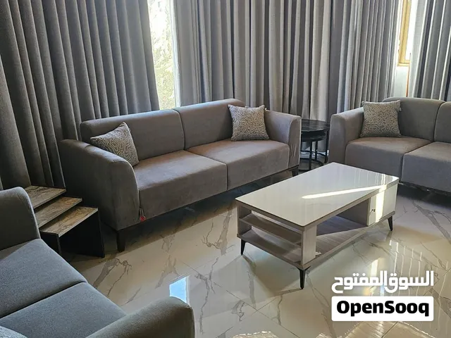 شقة vip للايجار جديدة واثاث جديد مودرن ومطبخ متوفر فيه كامل الأدوات والمستلزمات