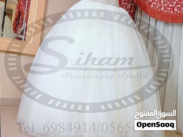 فستان زفاف مع طرحه تم لبسه مره واحده تم غسله وكويه