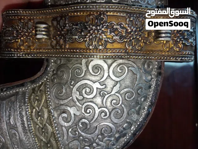 زجاجه عطر بشكل خنجر عماني