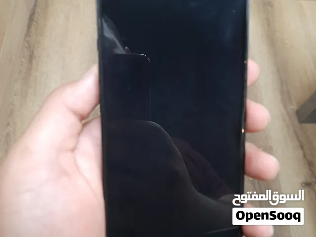 ايفون 13 مستعمل ما مبطل ومعه الكرتونة و كابل الشاحن الاصلي