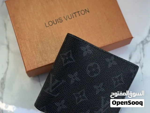 فخامة المظهر وجودة التفاصيل مع محفظة Louis Vuitton الرجالية الفاخرة!