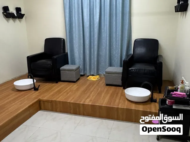 صالون للبيع