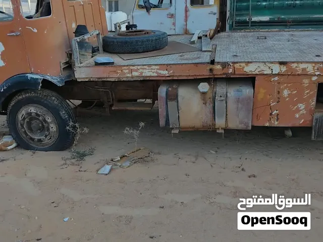 3 شاحنات نوع دينس صناعه انجليزيه
