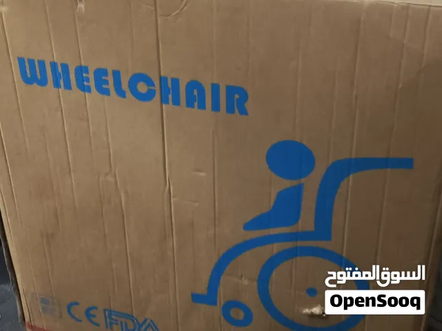 كرسي متحرك وجهاز للوقوف