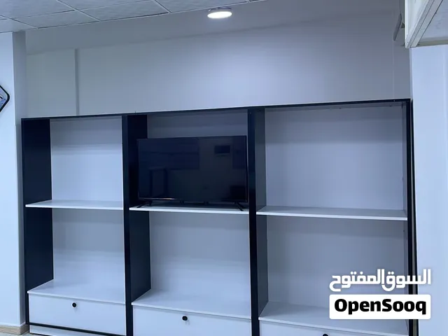 متوفر 3 دواليب عرض فرديات