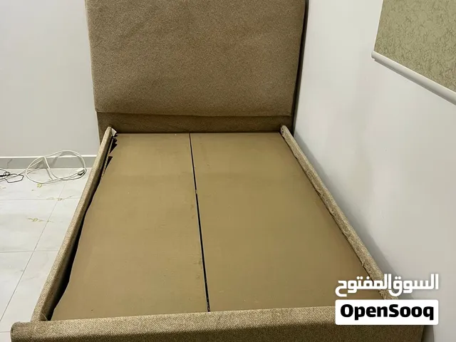 سرير مع مرتبه