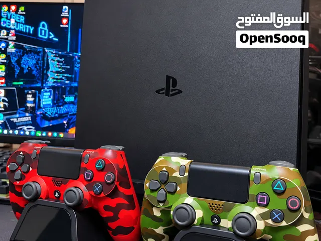 للبيع: جهاز PlayStation 4 (PS4) مع يدات تحكم كولور مميزة