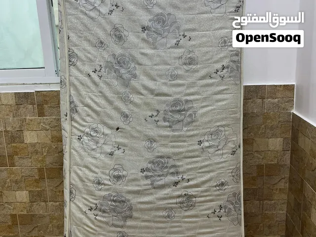 فرشة تخت زنبرك عاليه بس مستخدمه مفرد