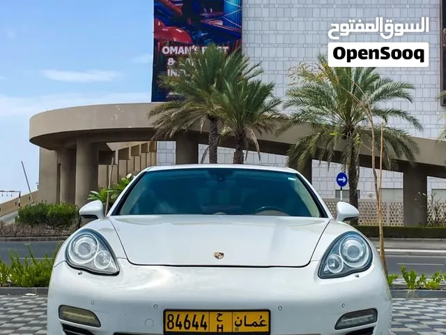 بورش باناميرا 2011 V6 AWD  أبيض من الخارج وبني من الداخل