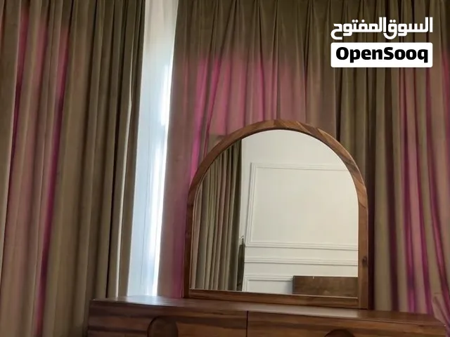 سرير بالفرشة والتسريحة