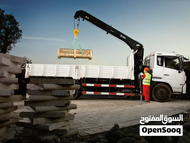 10 ton Hiab truck for rent. شحنه مع رافعة ونش للايجار