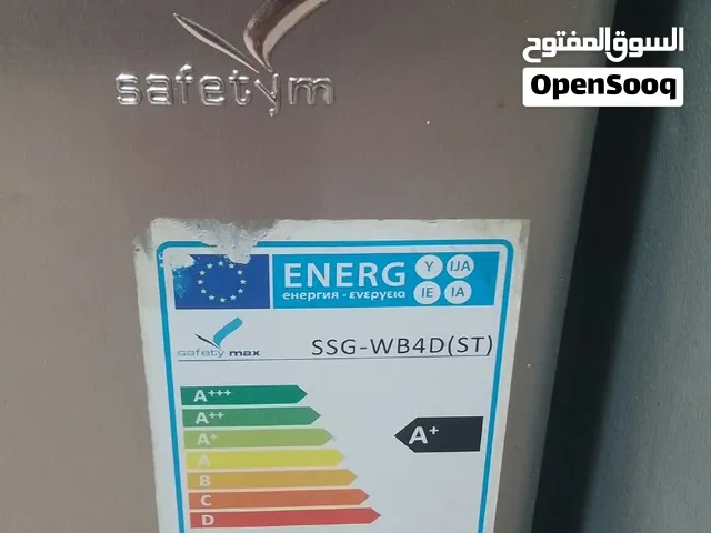 للبيع فريزر Safety Max بحالة ممتازة