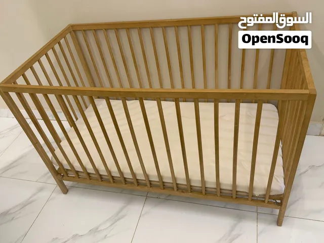 سرير ايكيا اطفال مع مرتبة ايكيا للبيع