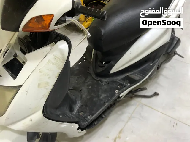 سكنس ياباني نثيه بس يحتاجله تجفيت  ما كايمه بس مستويه المكينه تعبانه ضفيره وكلشي جديد بس مكينه