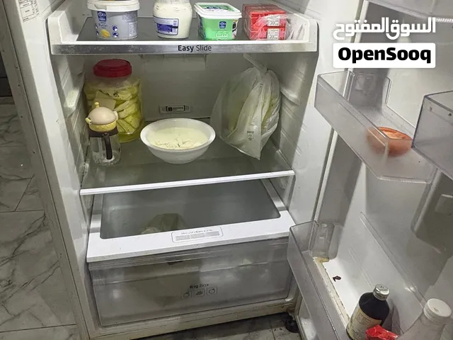 للبيع ثلاجه سامسونغ مستعمله نظيفة من الداخل وكبيره واسعة بحالة جيدة