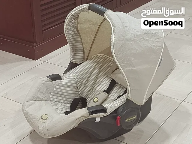 كرسي سيارة / حاملة أطفال Mama Love بحالة ممتازة