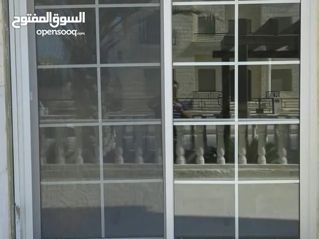 صيانة وتفصيل الألمنيوم ابواب شبابيك المنيوم اباجورات كرميد مناخل  ماتورات كهرباء وصيانة زجاج سيكوريت