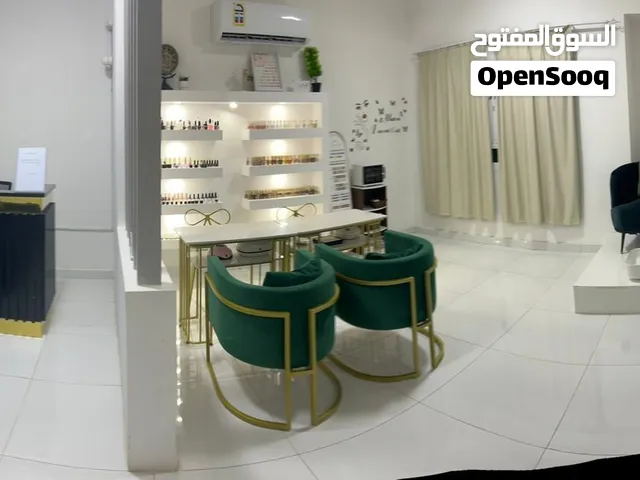 للبيع صالون نسائي قائم وجاهز للعمل في المعبيلة