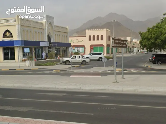 يمتنع الوسطاء والمكاتب العقاريه مواطن وخليجي فقطللبيع ارض تجاريه تصريح فندق ارضي وأربعه في خورفكان
