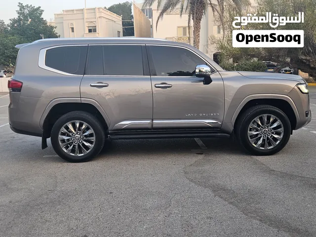 Used Toyota Land Cruiser in Muscat