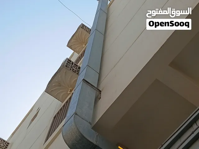 كافتيريا جاهزة للبيع بالكامل - المحرق طريق 1614