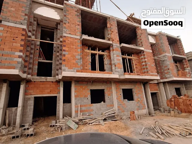 السلام عليكم ورحمة الله وباركته شقق نص تشطيب للبيع عين زراة طريق السكة حي رويال السكني