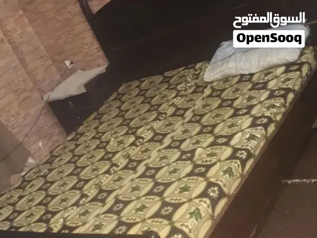 سرير مزوج  خشب سويد متين مع  كوميدينه عدد اثنين  وطاولة سفره  مع كراسي عدد ثلاث