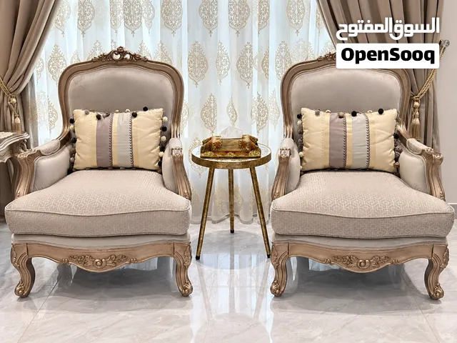 طقم كنب كلاسيك فاخر من المطلق مع 3 طاولات – 7 مقاعد – جدة