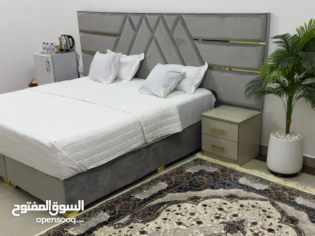 غرفة بطابع فندقي  راقي الموالح  قريب من الخوض و برج الصحوه و شارع مزون و كل الخدمات متوفره