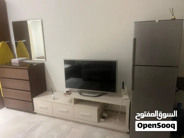 للبيع استديو مفروش تملك حر للأجانب في البستين مقابل مستشفى الملك حمد والجامعه الايرلندية