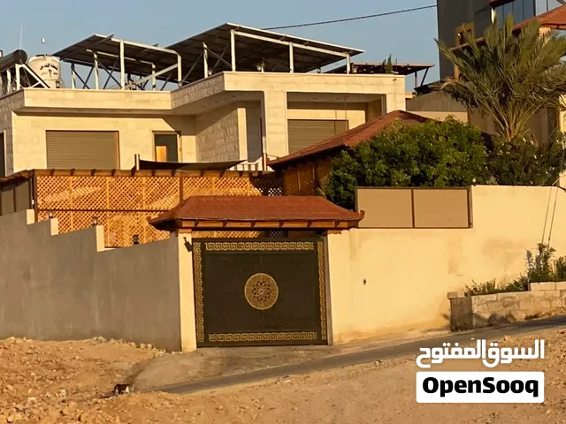 فيلا وشالية جديد اخر نزول العارضه منطقة شاليهات امنه وجديدة مطلة على الغور وجبال فلسطين بيع او ايجار