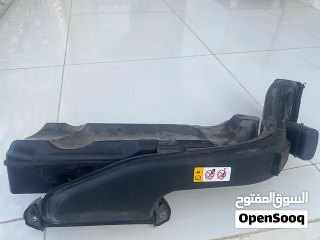 قطعة كامري air intake تركب فوق الراديتر