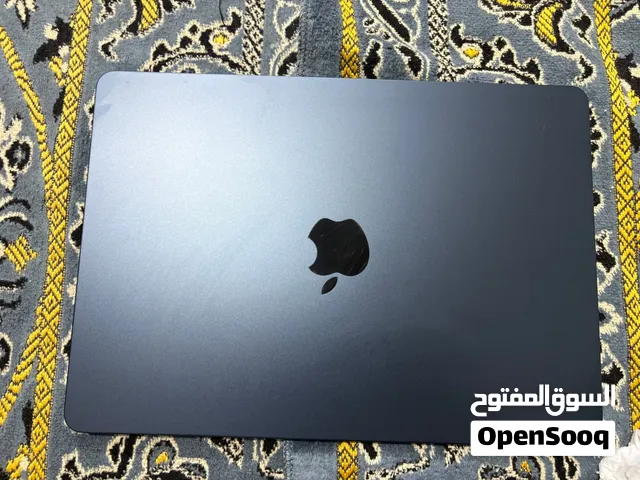 Macbook air m3  16 GB  13.6بوصة