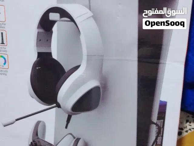 قاعدة شحن بلي 5  لليدات وفيه انارة لد كما في الصورة ماركة