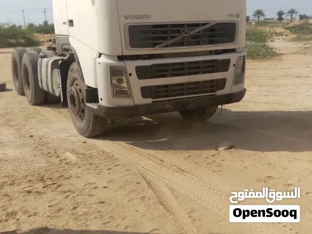 راس قاطره نوع فولفو FHحجم 440 موديل 2007 محورين وكاله