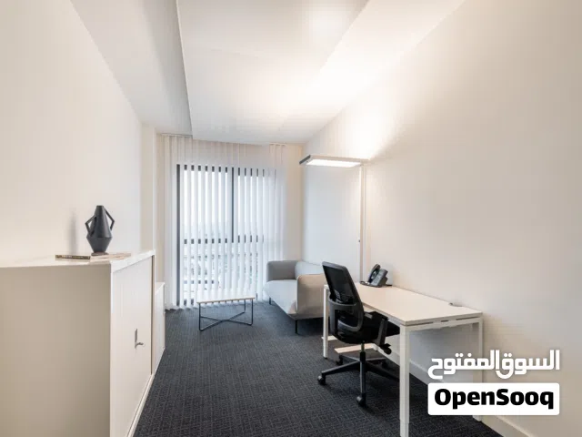 Private office space for 1 person in DUQM, Squadra