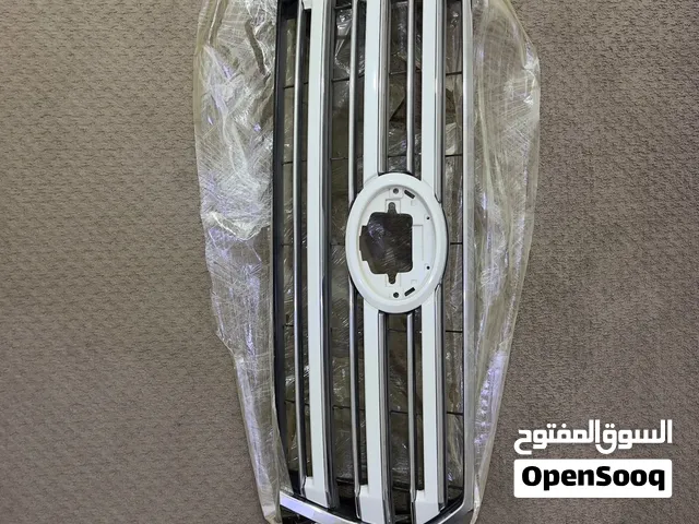 قطع لاند كروز اصليه شبك امامي مع نقلات اضويه الاااااااااصليه وليس تجاري السعررر 140 دينار