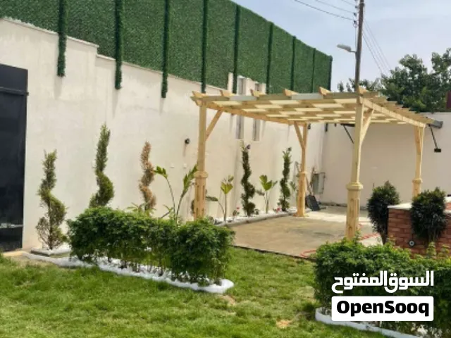 سياج عشبي جميل ورائع