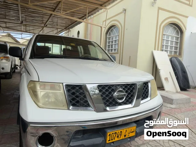نيسان نافارا 2009 بيك اب مستعمل بحالة ممتازة مع مواصفات خليجية