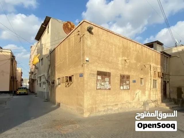 للبيع بيت قديم زاوية في المحرق